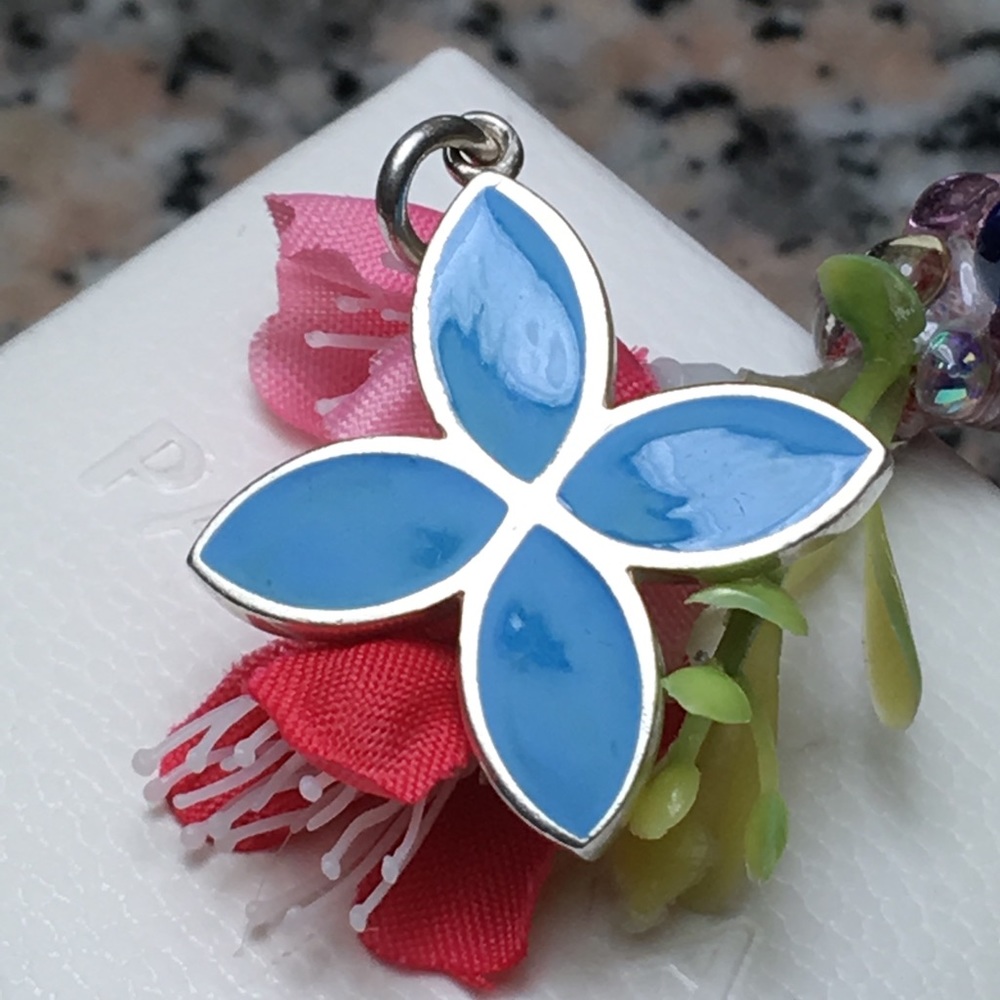 Pandora retired pendant necklace..